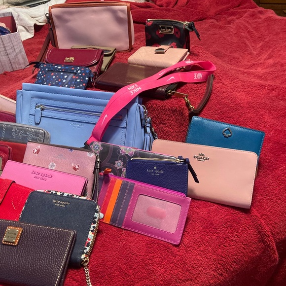 Designer wallets - Picture 2 of 4